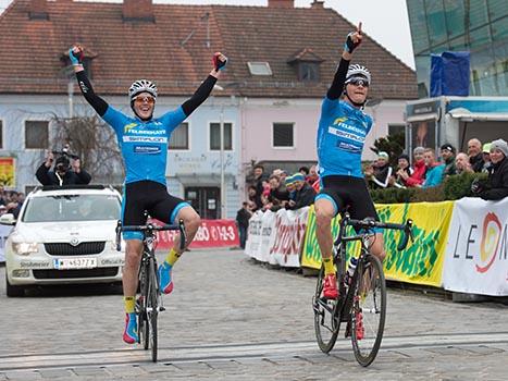 v.l. Gregor Muehlberger, Sieger Felix Groszschartner, Team Felbermayr Simplon Wels