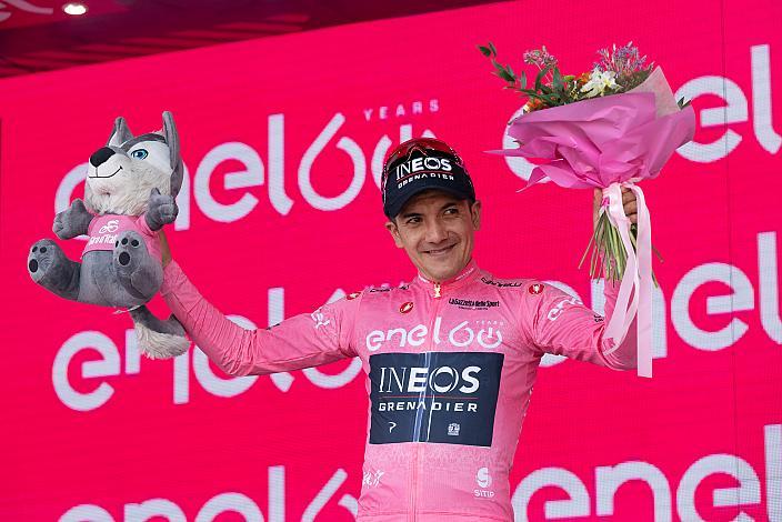 Richard Carapaz (ECU, Ineos Grenadiers) im Rossa Trikot des Gesamtführenden Stage 17 Ponte di Legno - Lavarone, 105. Giro d Italia, UCI Worl Tour