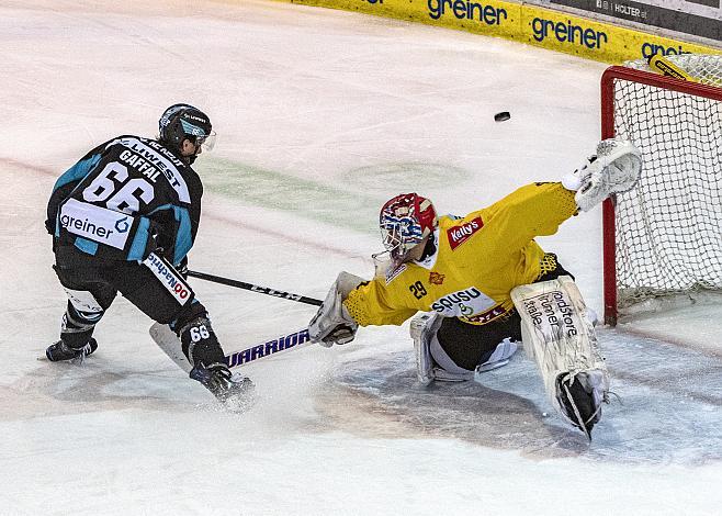 Stefan Gaffal (EHC Liwest Black Wings Linz) vor Tormann Bernhard Starkbaum (Vienna Capitals) EHC Liwest Black Wings Linz vs spusu Vienna Capitals