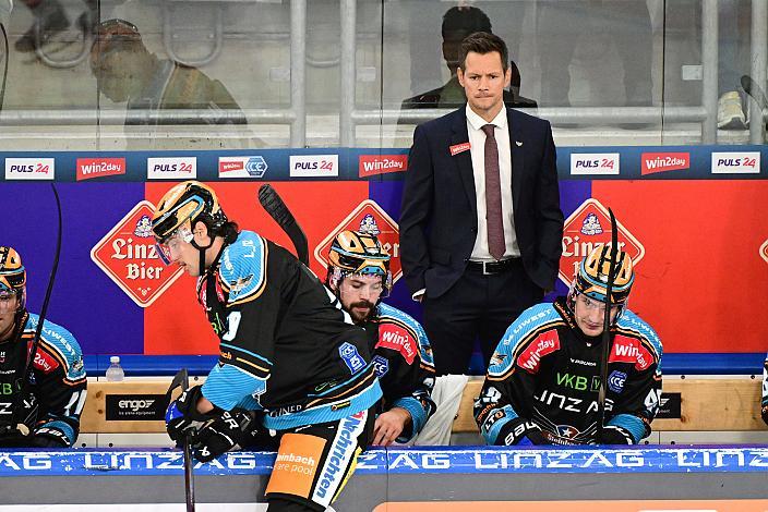 Head Coach Philipp Lukas (Steinbach Black Wings Linz) Win2Day ICE Hockey League,  Steinbach Black Wings Linz vs EC KAC,  Linz AG Eisarena 