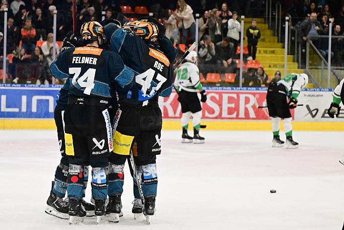 Die Steinbach Black Wings Linz feiern das Tor zum 2 zu 1 durch Brian Lebler (Steinbach Black Wings Linz), Steinbach Black Wings Linz vs HK SZ OLIMPIJA,, Linz AG Eisarena