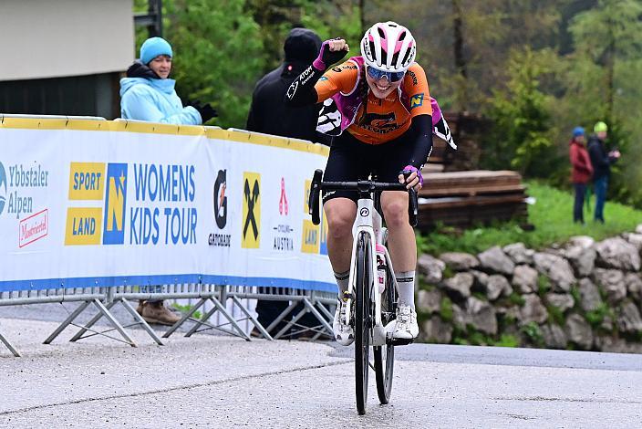 Malwina Mul (POL, MAT Atom Deweloper Wroclaw) im Gatorade Trikot der Gesamtführenden in der Punktewertung 02.06.2024. 4. Etappe, Waidhofen an der Ybbs. - Hochkar,  Sportland NOE WOMENS  KIDS Tour