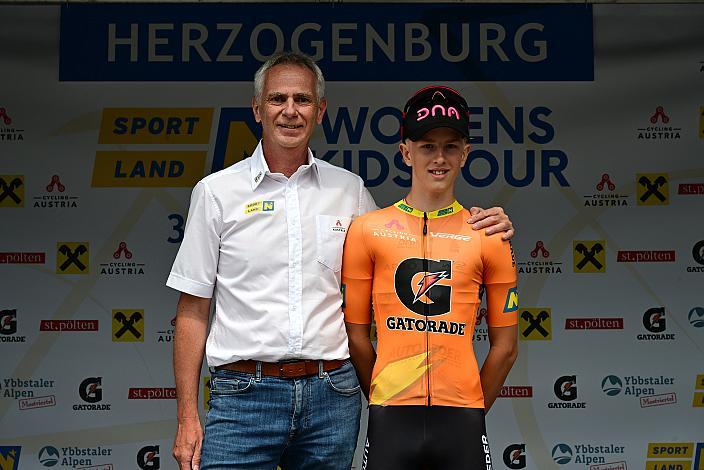 Jürgen Brettschneider (Präsident LRV Niederösterreich), Führender Kids Trophy Marc Hierschläger (AUT) 30.05.2024 Rad 1a Etappe Sportland NOE WOMENS  KIDS Tour