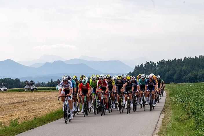Das Peloton in der 3. Etappe,  51. Int. Oberösterreich Junioren Rundfahrt, Bad Wimsbach - Strass im Attergau