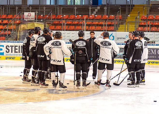 Head-Coach Pierre Beaulieu (Black Wings Linz 1992) und das Team der Black Wings 1992 Black Wings Linz,  Eishockey