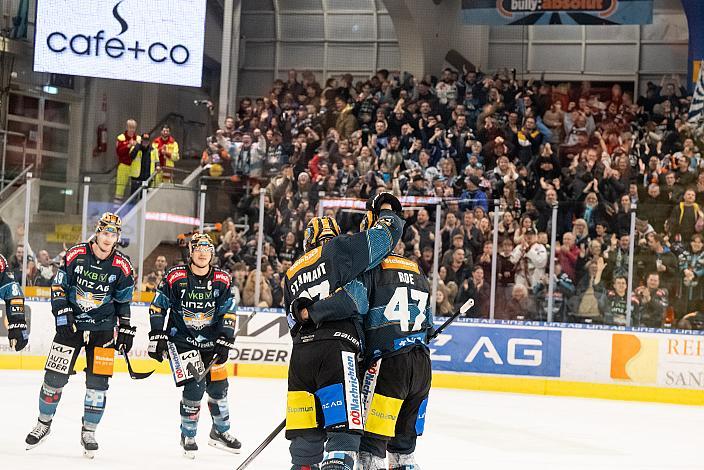 Die Steinbach Black Wings Linz feiern das Tor zum 6 zu 5 Endstand, Steinbach Black Wings Linz vs HK SZ Olimpija Ljubljana, Linz AG Eisarena