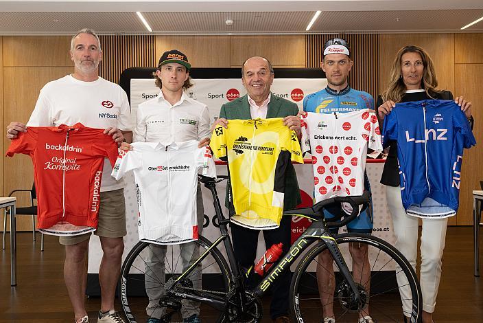 v.l. Christoph Sumann (Backaldrin), Raphael Hammerschmid (AUT, Hrinkow Advarics), Paul Resch (Präsident LRV Oberösterreich), Riccardo Zoidl (AUT, Team Felbermayr Simplon Wels), Renate Denk (Fa.Bayer) Pressekonferenz Int. Raiffeisen Oberösterreich Rundfahrt (UCI Kat. 2.2), Olympiazentrum Linz  