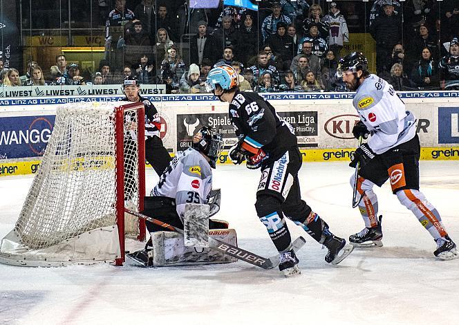 Im Bild: Stefan Gaffal (EHC Liwest Black Wings Linz) erzielt das Siegestor,  Eishockey,  EHC Liwest Black Wings Linz vs Dornbirn Bulldogs