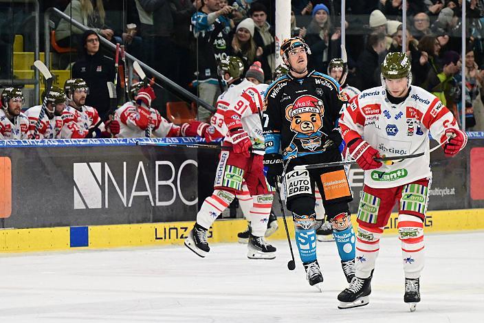 Logan Roe (Steinbach Black Wings Linz) nach seinem 2ten Treffer,  Win2Day ICE Hockey League,  Steinbach Black Wings Linz vs  HCB Südtirol Alperia,  Linz AG Eisarena 