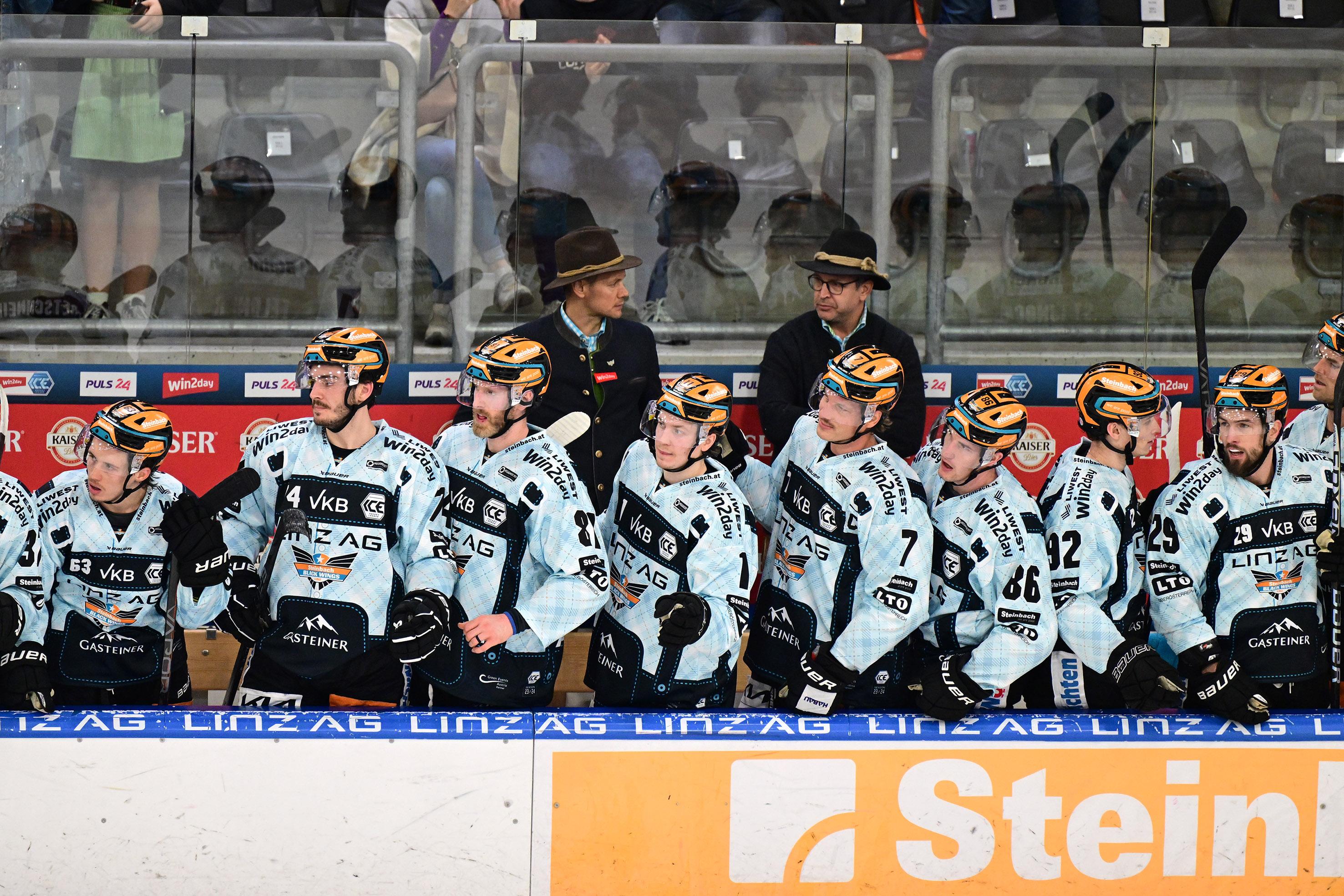 Head Coach Philipp Lukas (Steinbach Black Wings Linz) , Assistent Coach Mark Szücs (Steinbach Black Wings Linz) Oktoberfest, Steinbach Black Wings Linz vs Moser Medical Graz 99ers, Linz AG Eisarena