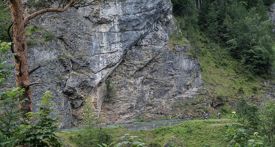  Gruppe im Anstieg nach Puchenstuben