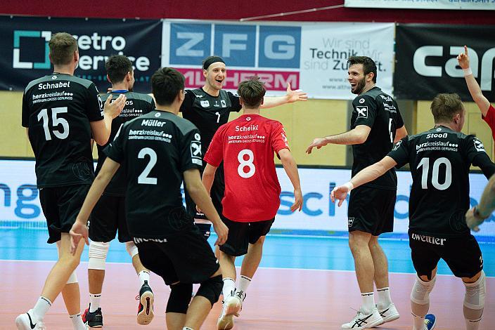 Das Raiffeisen Waldviertel Volleyball Team feiert den Supercup Sieg, VCA Amstetten Niederösterreich vs Raiffeisen Waldviertel Volleyball Team, Volleyball Supercup