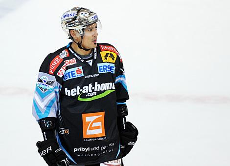 Rich Bronilla Liwest Black Wings Linz vs EC KAC