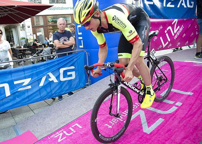 Maximilian Kuen (AUT, Team Vorarlberg)  Linz Hauptplatz, Martinskirche,  Radsport 10. Int. OOE Rundfahrt Prolog