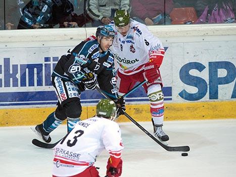 Brad Moran, Linz und Marco Insam, Bozen, EHC Liwest Black Wings Linz vs HCB Suedtirol, 1. Viertelfinale