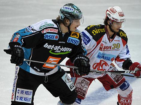 Brian Lebler, Linz und Raphael Herburger, KAC, EHC Liwest Black Wings Linz vs. EC KAC Finale 3