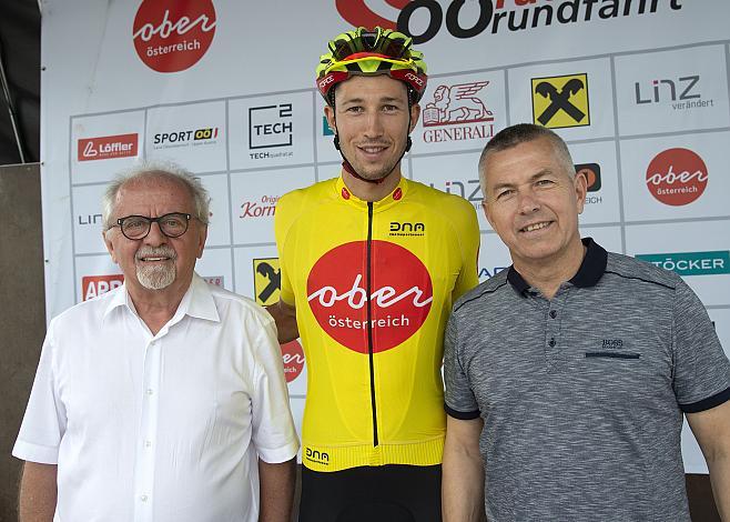 Bgm. Traun Ing. Rudolf Scharinger, Gesamtsieger Jannik Steimle (GER, Team Vorarlberg Santic), Franz DÃ¼rnberger (OÃ– Versicherung)  3. Etappe Traun - Ternberg, Radsport 10. Int. OOE Rundfahrt