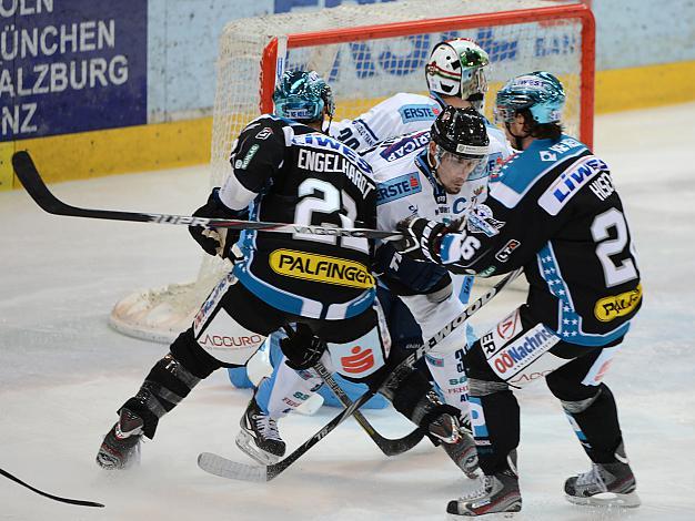 Brett Engelhardt und Rob Hisey, Linz und Viktor Tokaji, Szekesfehervar, EHC Liwest Black Wings Linz vs SAPA Fehervar AV19