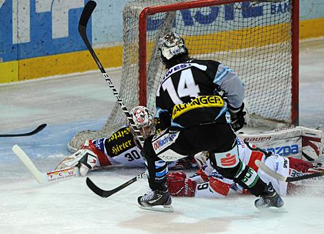 Justin Keller Liwest Black Wings Linz vs. Rene Swette EC KAC