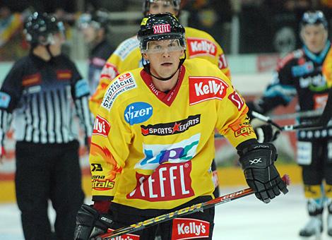 #19 Juha Riihijarvi, Stuermer, Vienna Capitals