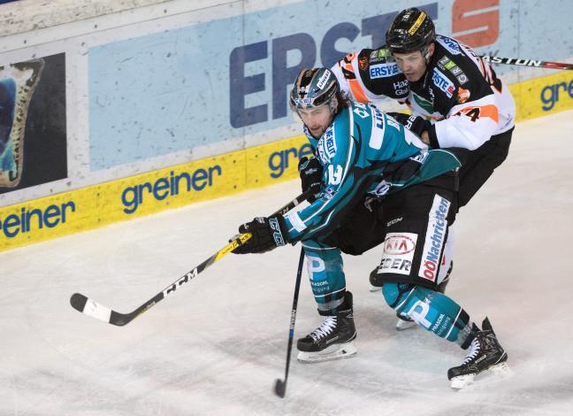 Joel Broda (EHC Liwest Black Wings Linz) Kristof Reinthaler (Moser Medical Graz 99ers)  EHC Liwest Black Wings Linz vs Moser Medical Graz 99ers