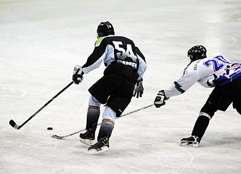 #54 Christoph Hecht, Traunsee Sharks gegen Georg Obermayr, Amstetten, ECU Amstettner Woelfe vs. Traunsee Sharks Gmunden 