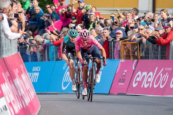 Jai Findley (AUS, Bora - Hansgrohe), Richard Carapaz (ECU, Ineos Grenadiers) Stage 17 Ponte di Legno - Lavarone, 105. Giro d Italia, UCI Worl Tour