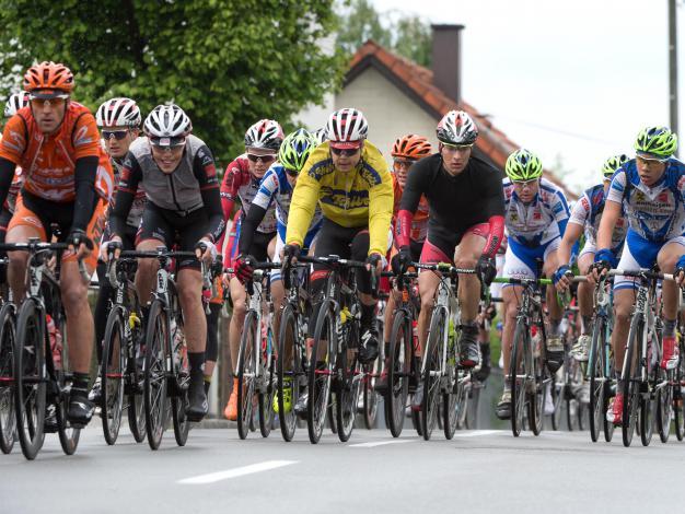 Der Fuehrende in der Tschibo Top Radliga, Jan Tratnik, Slo, Amplatz - BMC im Hauptfeld des Rennens