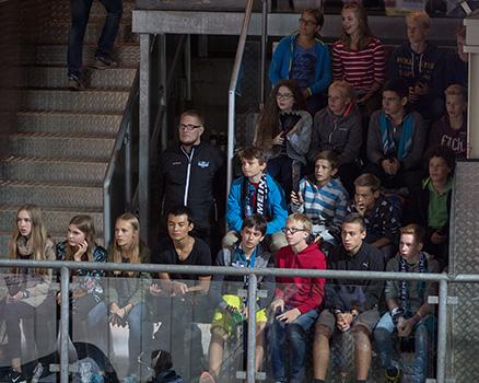 Schüler/innen der 4D vom Petrinum Linz zu Gast in der Juniorfanlounge. EHC Liwest Black Wings Linz vs Dornbirner Eishockey Club
SchÃ¼ler/innen der 4D vom Petrinum Linz zu Gast in der Juniorfanlounge. EHC Liwest Black Wings Linz vs Dornbirner Eishocke