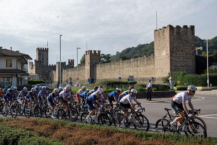 Das Peleton in Marostica, Veneto Classic, Soave - Bassano del Grappa,, Veneto