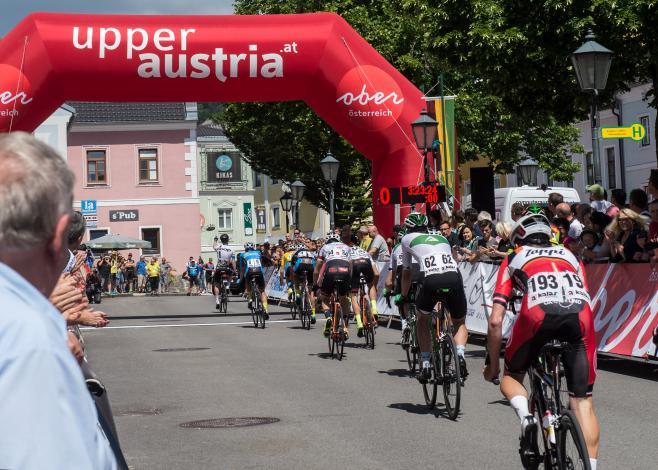  August Jensen (NOR, Team Coop) gewinnt in Aigen 