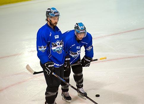 v.l. Sebastien Piche und Chad Rau, neu bei den Linzern, EHC Liwest Black Wings Linz