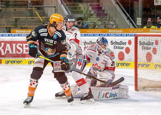 Brian Lebler (Steinbach Black Wings 1992), Ryan Culkin (iClinic Bratislava Capitals), Tormann Jared Coreau (iClinic Bratislava Capitals) Bratislava Capitals vs Steinbach Black Wings 1992, Auswärtsspiel statt in Bratislava in Linz, Eishockey, Bet at Home ICE Hockey League