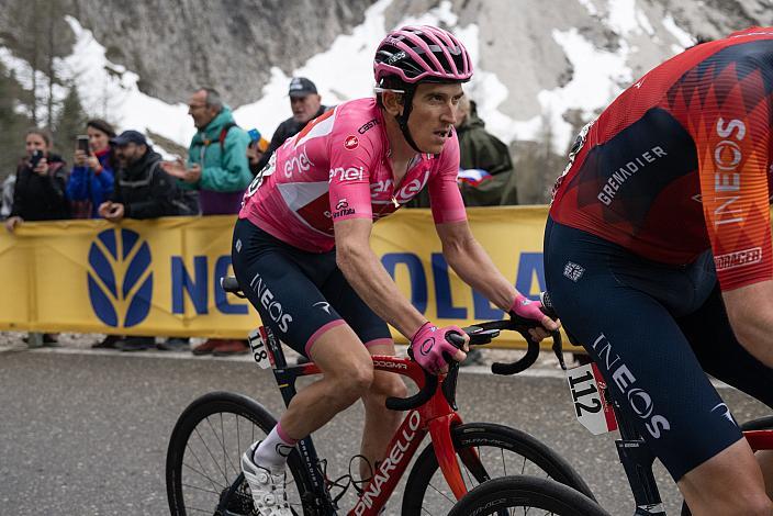 Geraint Thomas (GBR, Ineos Grenadiers) im Rosa Trikot des führenden in Gesamtwertung des Giro d Italia  106. Giro d Italia, Stage 19, Longarone  - Tre Cime de Lavaredo 183km