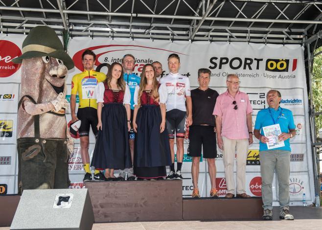  die Trikotgewinner am Ende der Tour in Ternberg, Stephan Rabitsch (AUT, Team Felbermayr Simplon Wels), Robert Müller (GER, Hermann Radteam), August Jensen (NOR, Team Coop), Benjamin Brkic AUT (Tirol Cycling Team) , Paul Resch (Präsident LRV Obe