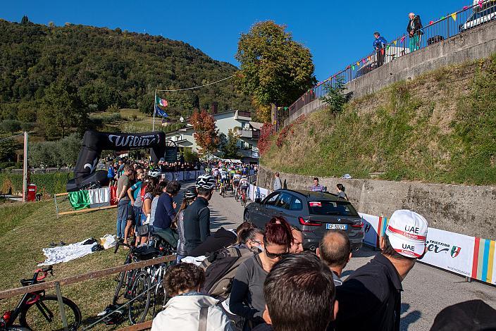 Das Peleton in der Steigung Salita la Rosina, Veneto Classic, UCI 1.1