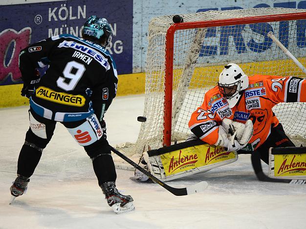 Danny Irmen, Linz vor Tormann Frederic Cloutier, Graz, Liwest Black Wings Linz vs Moser Medical Graz99ers