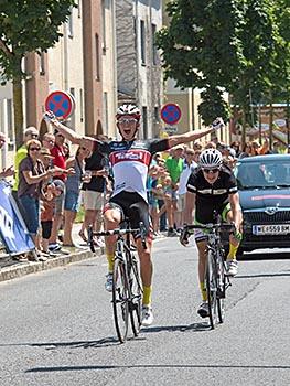 Etappensieger, Gregor Muehlberger, AUT, Team Tirol Cycling, gewinnt die Etappe vor Patrick Konrad, Team Gourmetfein Simplon, OOE Rundfahrt, 3. Etappe Traun - Garsten