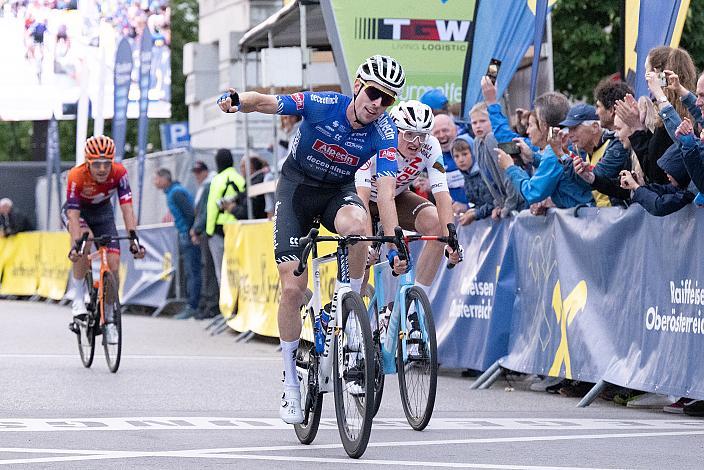 Michael Gogl (AUT, Alpecin-Deceuninck) gewinnt vor Felix Gall (AUT, AG2R Citroen Team) Radsport Wels, 24. Innenstadtkriterium