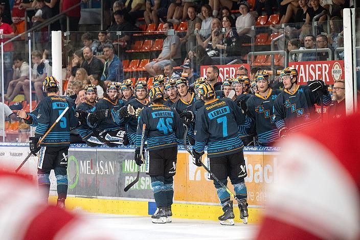 Die Steinbach Black Wings Linz feiern das Tor zum 2 zu 0, Testspiel Steinbach Black Wings Linz vs EC Bad Nauheim, Linz AG Eisarena, pre season