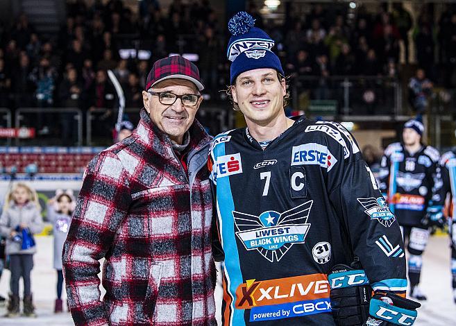 Im Bild:  Spieler des Abends Brian Lebler (EHC Liwest Black Wings Linz) Eishockey,  EHC Liwest Black Wings Linz vs Hydro Fehervar AV 19