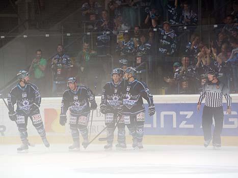 Linz feiert, EHC Liwest Black Wings Linz vs HK Mountfield