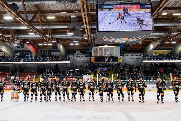 Die Steinbach Black Wings Linz feiern den Heimsieg über Pustertal,  teinbach Black Wings Linz vs HC Pustertal Wölfe, bet-at-home ICE Hockey League