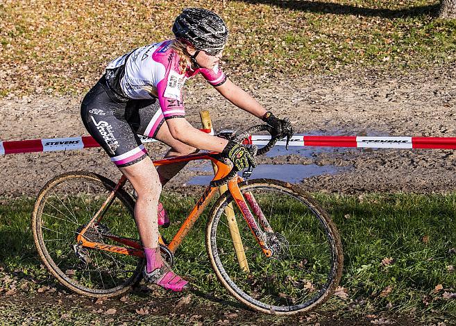 Cornelia Holland (AUT, Union RRT Pielachtal)  Damenrennen, 11. Int. SPARKASSEN Radquerfeldein GP Stadl-Paura - Int. UCI C2 - 8. Dezember 2019