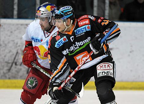 Philipp Lukas Liwest Black Wings Linz, Kelsey Wilson EC Red Bull Salzburg