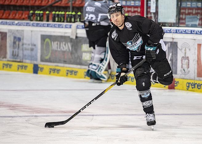 Im Bild: Steve Oleksy (EHC Liwest Black Wings Linz) Eishockey,  EHC Liwest Black Wings Lin z