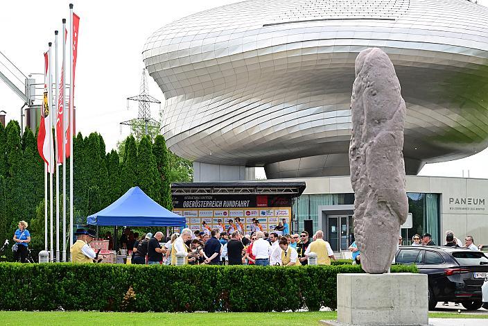 Start beim Paneum in Asten, St. Florian, 3. Etappe Asten - Bad Schallerbach, Oberösterreich Rundfahrt