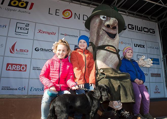 Kornspitz mit jungen Fans  