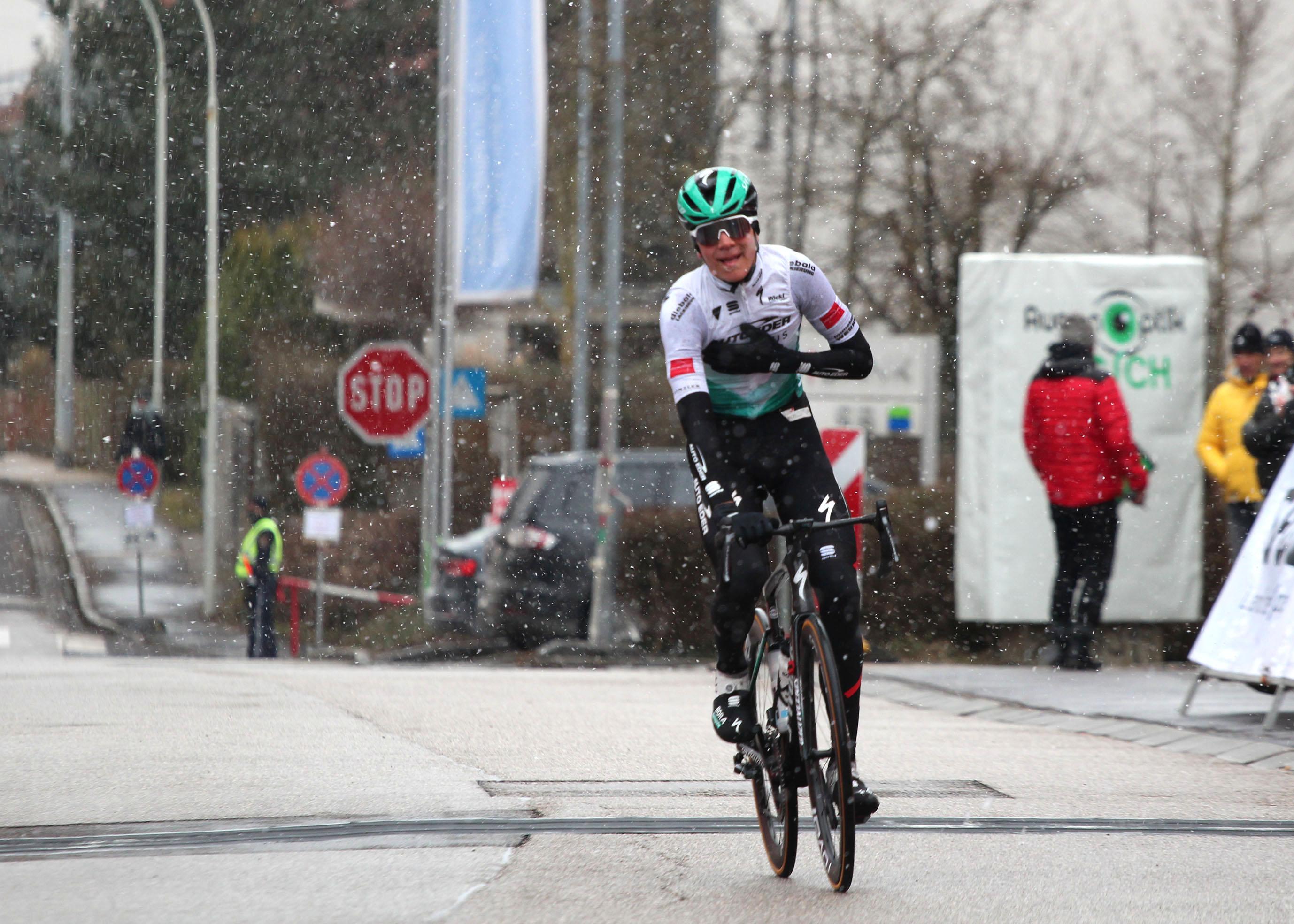 Die Sieger der Junioren Junioren, 1.  Cian Uijtdebroeks (BEL, Team Auto Eder Bayern),  Radliga, 60. Radsaison-Eröffnungsrennen Leonding, Oberösterreich