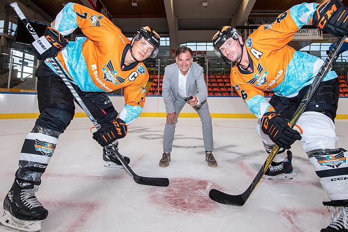 v.l. Brian Lebler (Steinbach Black Wings Linz), Präsident Peter Nader (Steinbach Black Wings Linz), Rafael Rotter (Steinbach Black Wings Linz) Steinbach Black Wings Linz , Heiss auf Eis